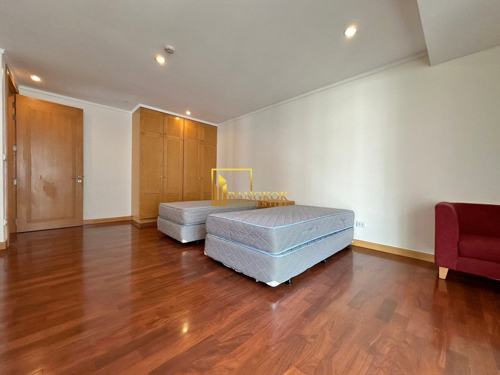 รูป Very Spacious 4 Bedroom Apartment With Private Terrace - BR0346AP - รูปที่ 25/56