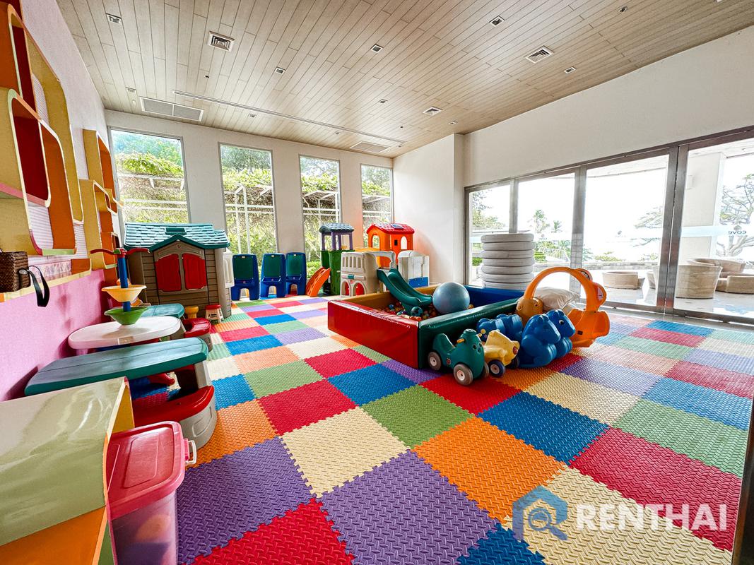 picture Beachfront Condo in Wongamat with Private Beach Access for Sale - 25/25