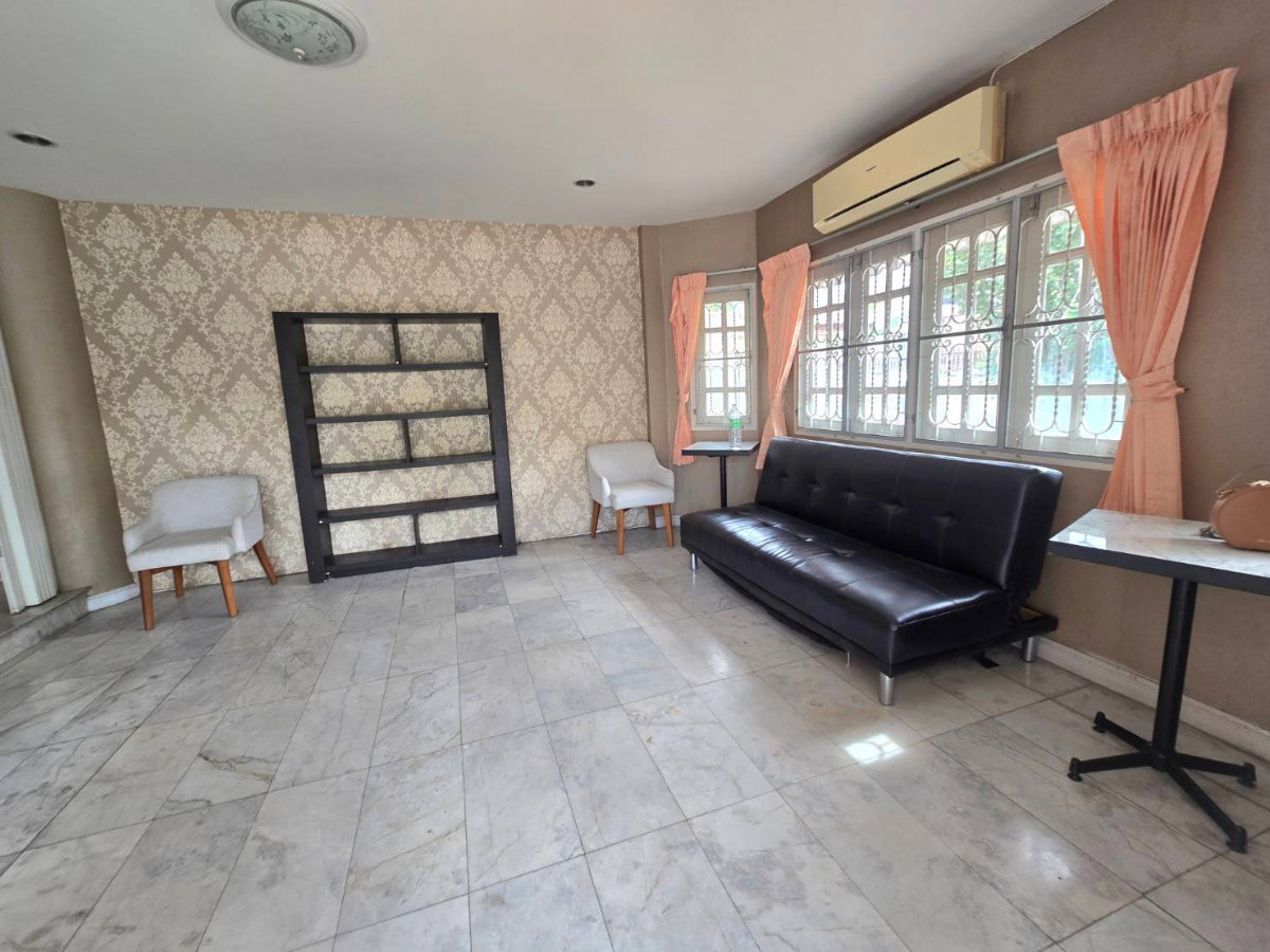 picture For rent, 2-story detached house, 102 sq m., corner plot, Srinakarin Road, Soi Sridan 22, near Makro. - 4/8
