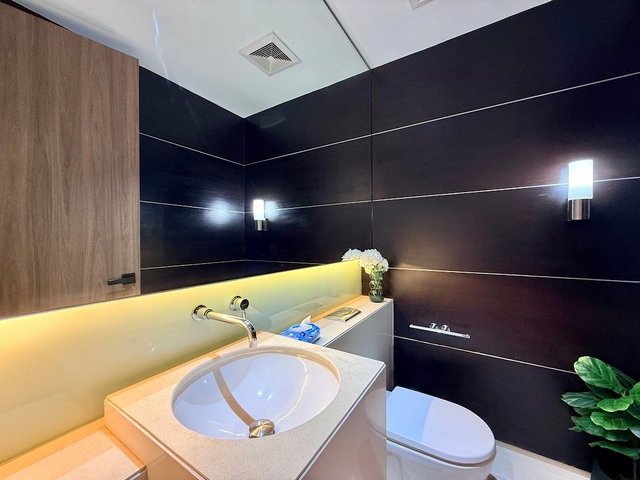 picture Domus | Gorgeous 3 Bedroom Luxury Condo in Asoke Area - BR17493CD - 12/44