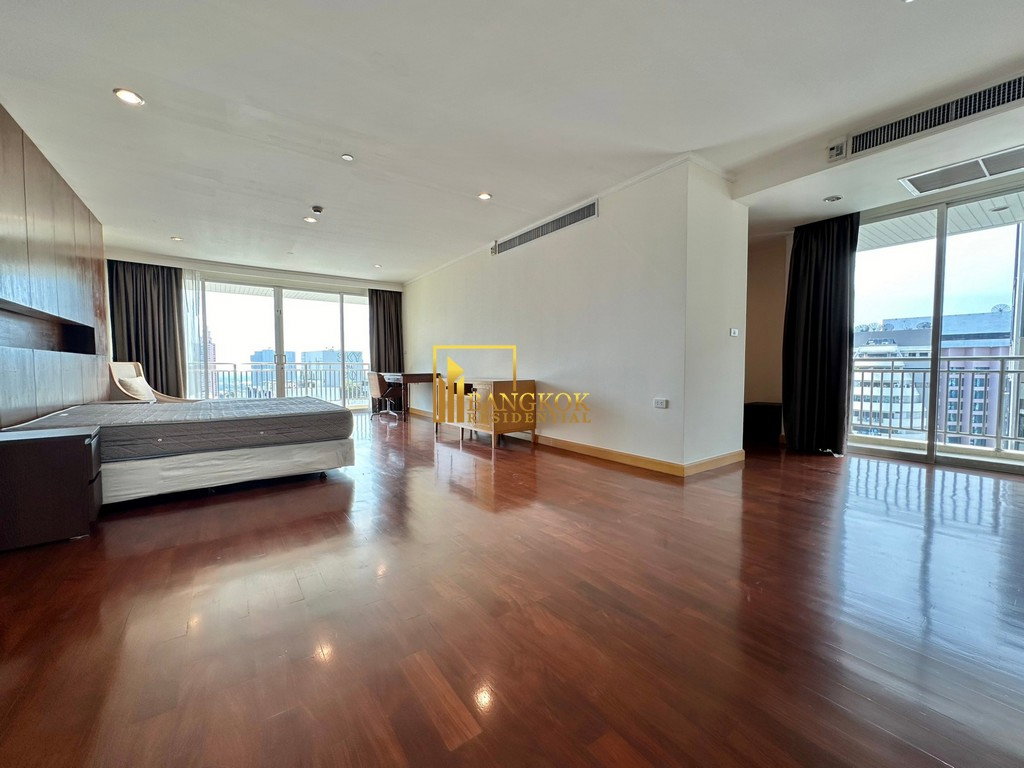 รูป Very Spacious 4 Bedroom Apartment With Private Terrace - BR0346AP - รูปที่ 30/56