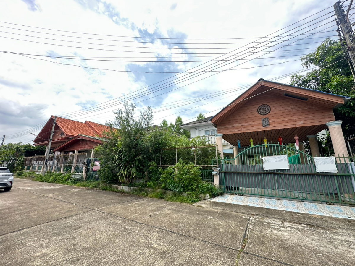2 Houses in One Plot for Sale, Land 120 Sq.Wah, Nong Kwai, Hang Dong, Chiang Mai T. 063-6649056