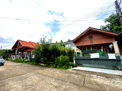 บ้านเดี่ยว ไปรษณีย์หางดง  : ขาย 2 หลังในแปลงเดียว บ้านนอกโครงการ ที่ดิน 120 ตร.ว. ทำเลหนองควาย หางดง เชียงใหม่ T. 063-6649056