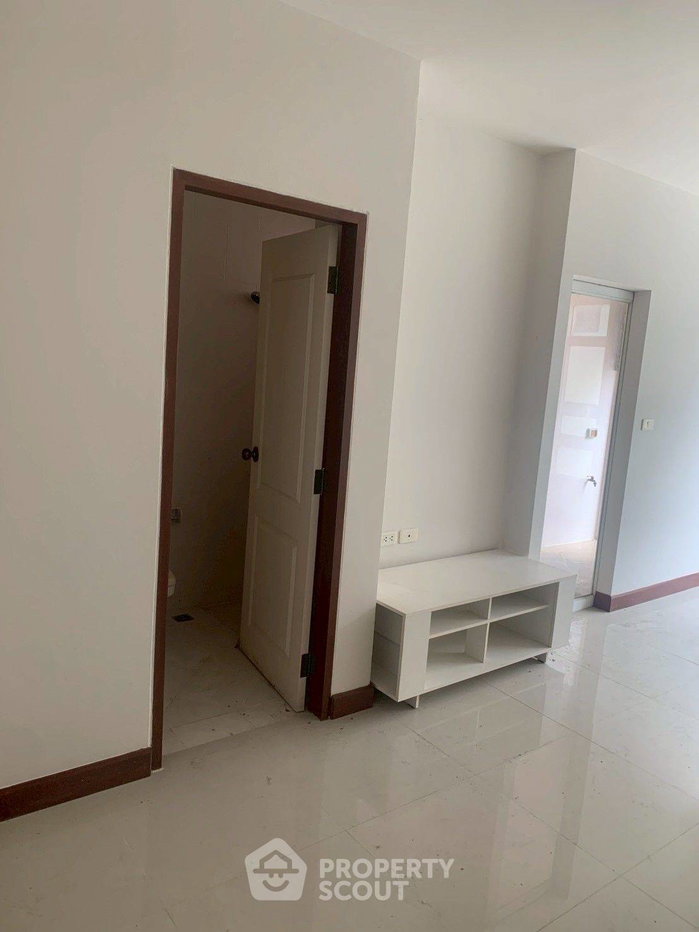 picture 1-BR Condo In Ease Ratchada Condominium, 7th-Floor Chan Kasem (ID 3116196) - 2/8