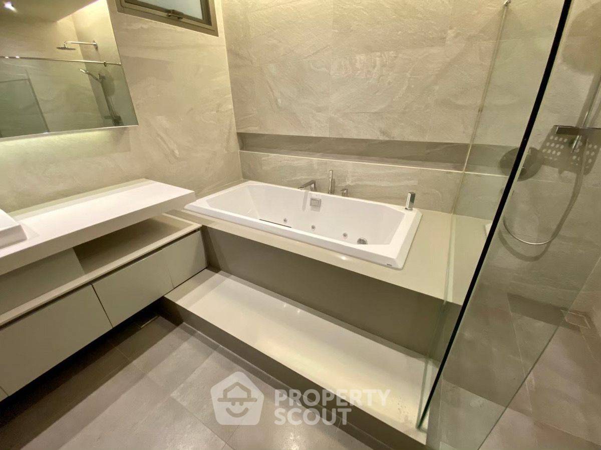 picture 3-Bedroom Condo At Supreme Legend Condominium Near MRT Khlong Toei (ID 3125354) - 24/41