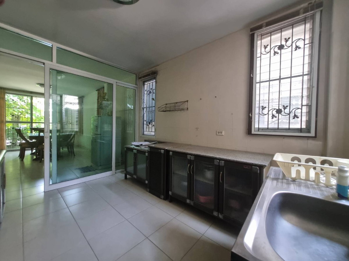 รูป ขายบ้าน หมู่บ้านอาภากร 2 5 ห้องนอน 4 ห้องน้ำ    71.1 ตรว..ถ.ดาวทอง ศาลายา พุทธมณฑล   คุ้มค่าคุ้มราคา                    - รูปที่ 20/23