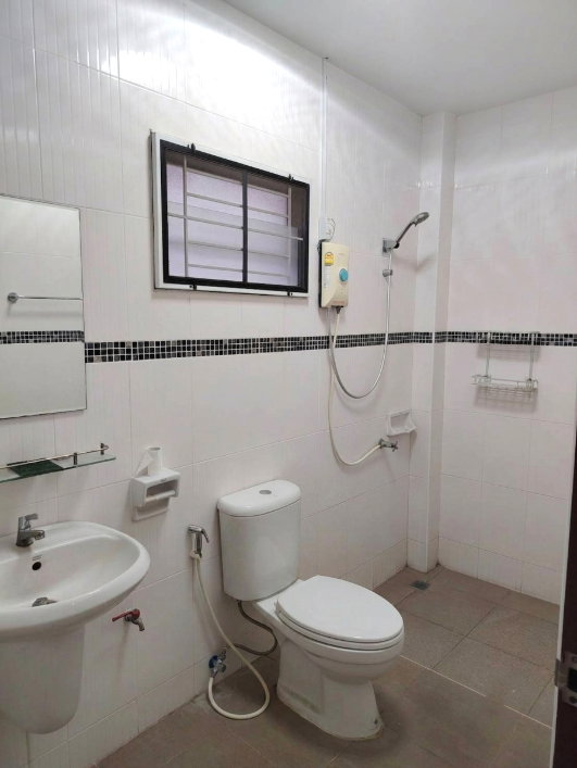 รูป ขายถูก บ้านเดี่ยวชั้นเดียว หมู่บ้านวโรรส 8 บ้านค่าย-ระยอง ทำเลดี เดินทางสะดวก เข้า-ออก ได้หลายเส้นทาง - รูปที่ 6/9