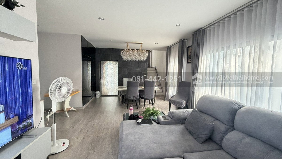รูป ขายบ้านเดี่ยว2ชั้น หมู่บ้านสราญสิริ รามคำแหง ถนนเคหะร่มเกล้า บ้านมุม พื้นที่ 66.5 ตรว. ขาย 11 ล้าน บ้านพร้อมอยู่ ใกล้บิ๊กซี ฟู้ดเพลส เคหะร่มเกล้า - รูปที่ 3/12