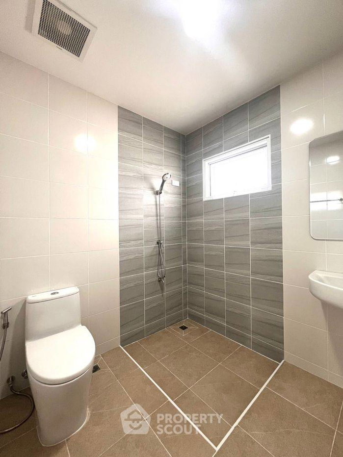 picture 4-BR House For Sale, Pet-Friendly Suksomruethai Project Near Yang Noeng (ID 3119911) - 9/10