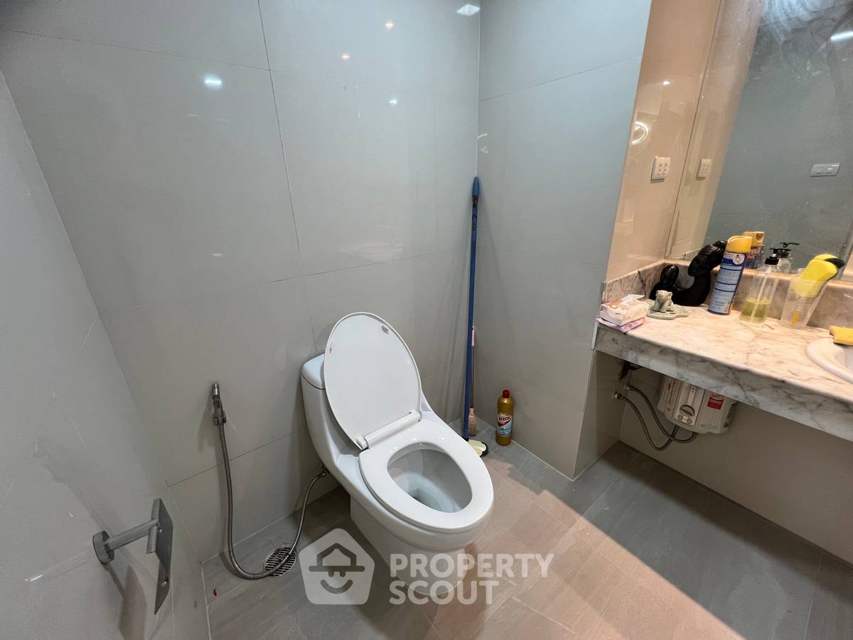 picture 2-BR Condo For Sale, The Winning Tower, ARL Ramkhamhaeng (ID 497198) - 35/45