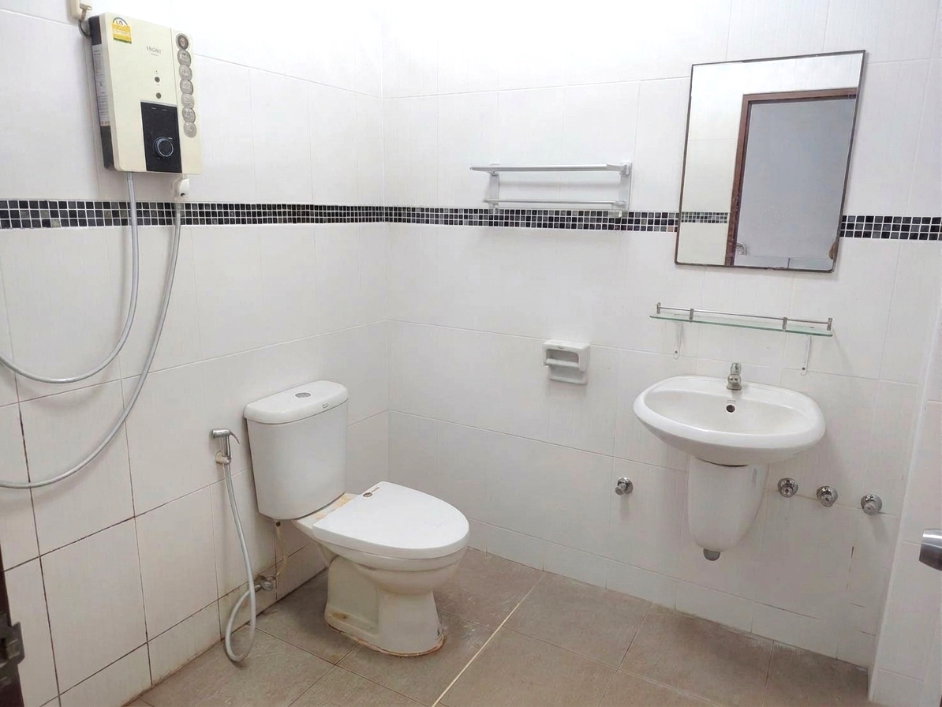 รูป ขายถูก บ้านเดี่ยวชั้นเดียว หมู่บ้านวโรรส 8 บ้านค่าย-ระยอง ทำเลดี เดินทางสะดวก เข้า-ออก ได้หลายเส้นทาง - รูปที่ 9/9