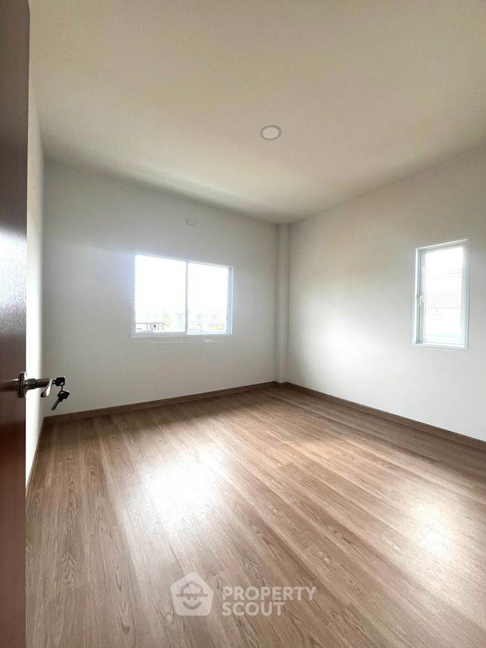 picture 4-BR House For Sale, Pet-Friendly Suksomruethai Project Near Yang Noeng (ID 3119911) - 7/10