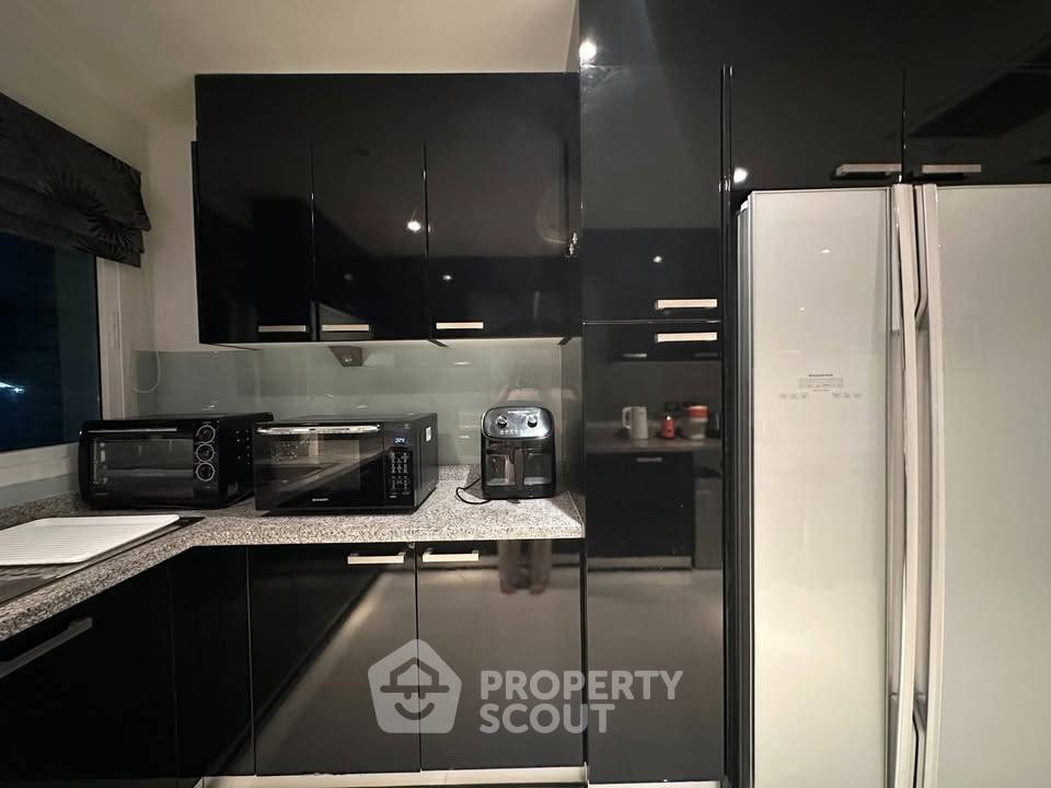picture 3-BR Condo For Rent In VN Residence 2, Near Phratamnak (ID 3121932) - 9/27