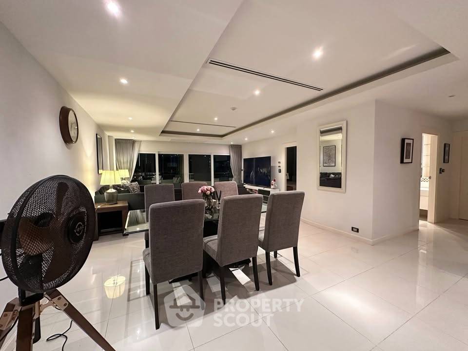 picture 3-BR Condo For Rent In VN Residence 2, Near Phratamnak (ID 3121932) - 8/27