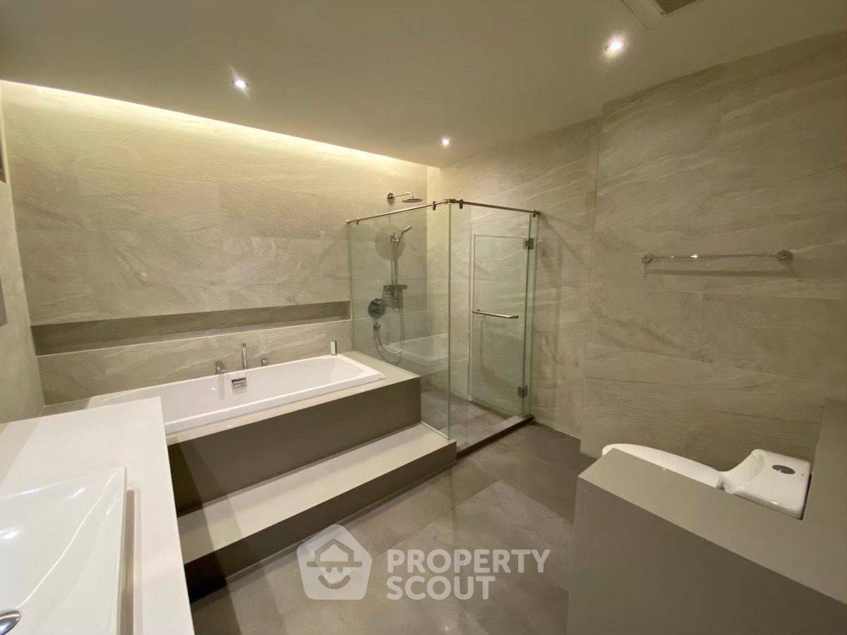 picture 3-Bedroom Condo At Supreme Legend Condominium Near MRT Khlong Toei (ID 3125354) - 7/41