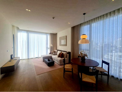Condos for sale : Move in with ease to this beautifully designed 90 sq.m. 2 bedroom  featuring elegant Spring Palette interior.