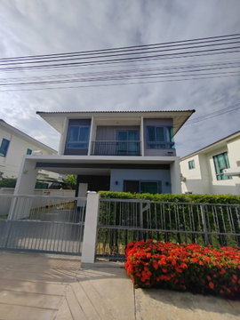 Ready-to-Move-in detached house