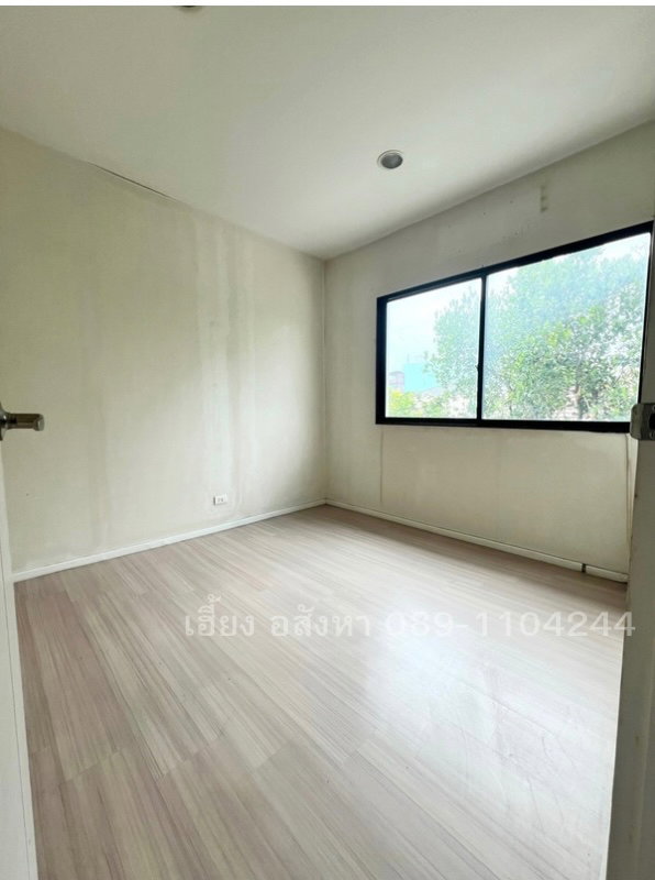 รูป ทาวน์โฮม 3 ชั้น บ้านกลางเมือง พระราม 2 ดีไซน์โมเดิร์น จัดสรรพื้นที่ใช้สอยได้ลงตัว เนื้อที่ 31.9 ตร.ว. บ้านหลังริม - รูปที่ 9/16