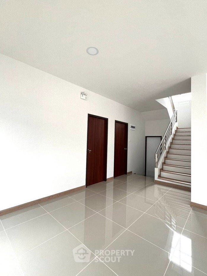 picture 4-BR House For Sale, Pet-Friendly Suksomruethai Project Near Yang Noeng (ID 3119911) - 2/10