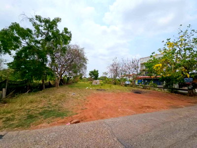 Land for sale Khon Kaen Airport : Prime land for sale in Ban Ped, Mueang Khon Kaen District, 1 rai. The land is already leveled and at the same height as the main road