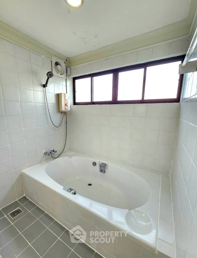 picture 3-BR Condo For Sale At Beach Villa Viphavadee Condo, Near Bangsaray (ID 3118395) - 32/40