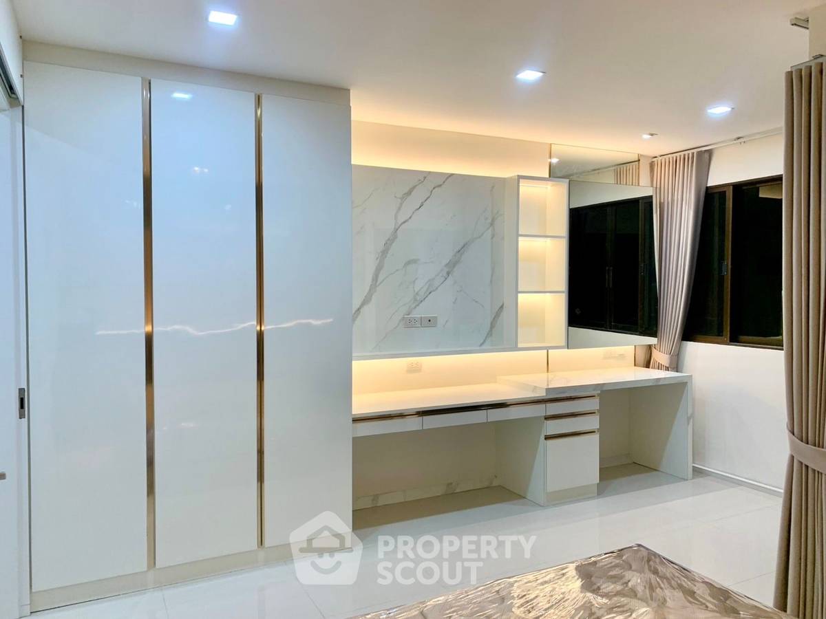 picture 2-BR Condo For Sale, The Winning Tower, ARL Ramkhamhaeng (ID 497198) - 18/45