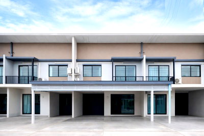 Townhouses for rent วิทยาลัยเทคนิคกาญจนาภิเษกสมุทรปราการ : Kanchanaphisek Technical University, Samut Prakan, ABAC Bangna Townhome, 2 floors, 3 bedrooms, 2 bathrooms, near Sermsuk Market, Bang Bo, 800 m., 24