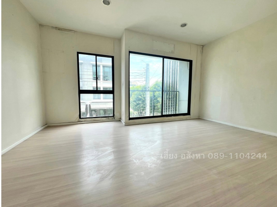 รูป ทาวน์โฮม 3 ชั้น บ้านกลางเมือง พระราม 2 ดีไซน์โมเดิร์น จัดสรรพื้นที่ใช้สอยได้ลงตัว เนื้อที่ 31.9 ตร.ว. บ้านหลังริม - รูปที่ 8/16