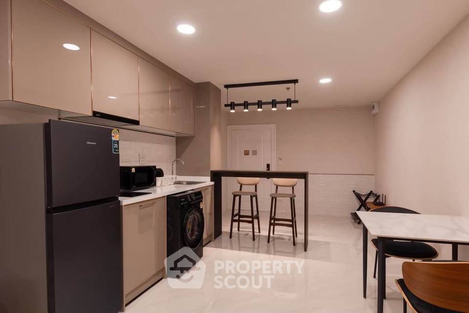 picture High-Floor 1-BR 68 Sqm At Nusa State Tower Condo, 400m BTS Saphan Taksin (ID 3123406) - 3/29