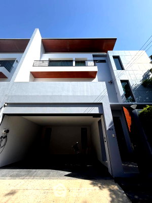 Houses for rent Bangkok : 3-BR House For Rent Near BTS Phrom Phong (350 Sqm) (ID 3115696)