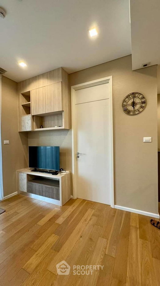 picture High-Floor 1-BR 41 Sqm At The Saint Residences, MRT Phahon Yothin 100m (ID 1902084) - 1/9