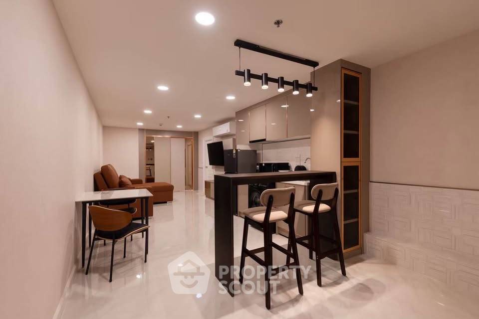 picture High-Floor 1-BR 68 Sqm At Nusa State Tower Condo, 400m BTS Saphan Taksin (ID 3123406) - 5/29