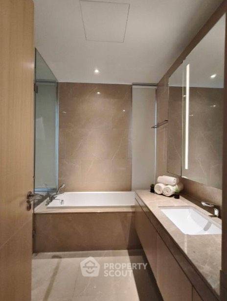 รูป คอนโด 2 ห้องนอน ราคาดี ที่ Magnolias Waterfront Residences ใกล้ BTS สะพานตากสิน (ID 2913013) - รูปที่ 3/12