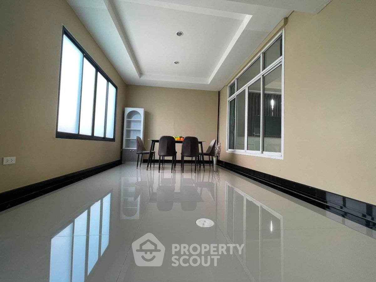 รูป บ้านให้เช่า 4 ห้องนอน โครงการ บ้านลลิน เดอะ ยัง เอ็กเซ็กคูทีฟ ใกล้ประเวศ (ID 3110406) - รูปที่ 11/17