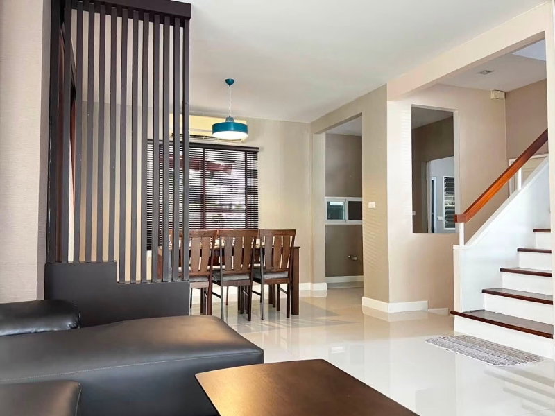 รูป 🏡 ให้เช่าบ้านเดี่ยว ตกแต่งสไตล์โมเดิร์น ในโครงการคุณภาพ สิ่งแวดล้อมดี ความปลอดภัยสูง ใกล้ห้างสรรพสินค้า, โรงเรียนนานาชาติ และอื่นๆอีกมากมาย - รูปที่ 3/17