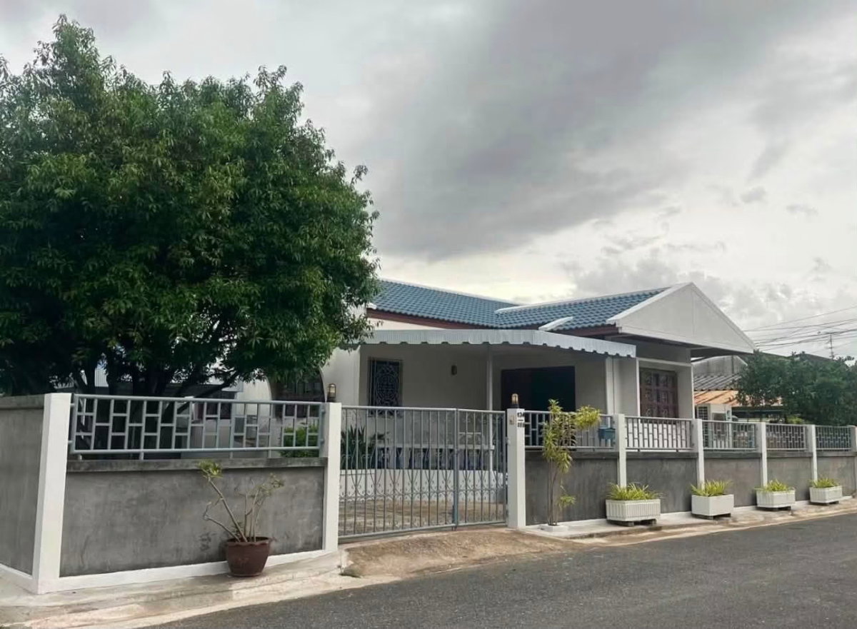 รูป 🏡 ให้เช่าบ้านเดี่ยว 1 ชั้น รีโนเวทใหม่ พร้อมเฟอร์นิเจอร์ เดินทางสะดวกทำเลดีมาก ใกล้ 89 พลาซ่า , โรงเรียนนานาชาติ , 7-11 , Lotus's และ อื่นๆอีกมากมาย - รูปที่ 1/12