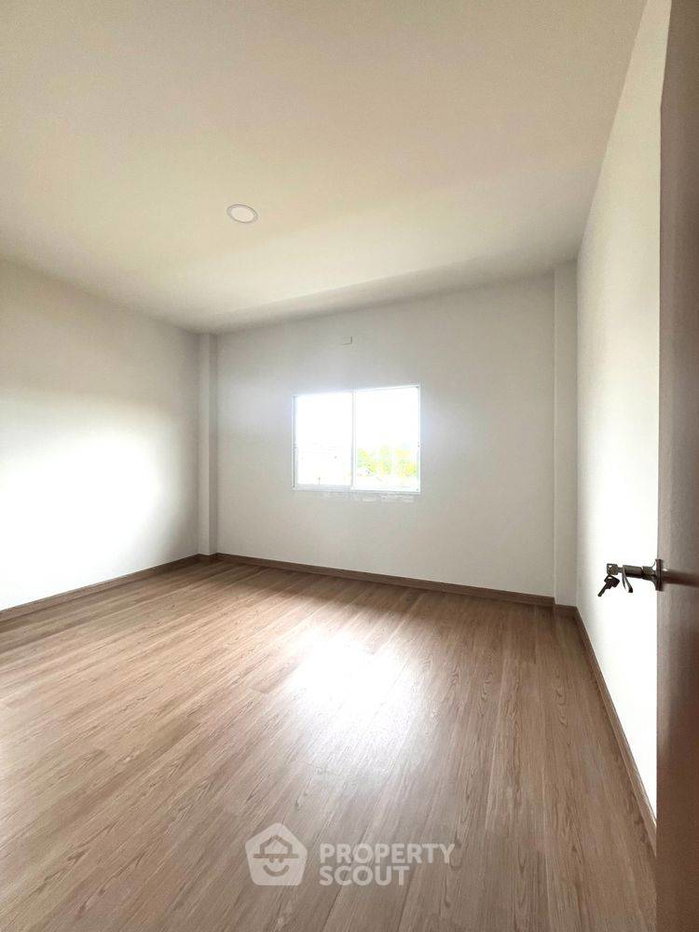picture 4-BR House For Sale, Pet-Friendly Suksomruethai Project Near Yang Noeng (ID 3119911) - 8/10
