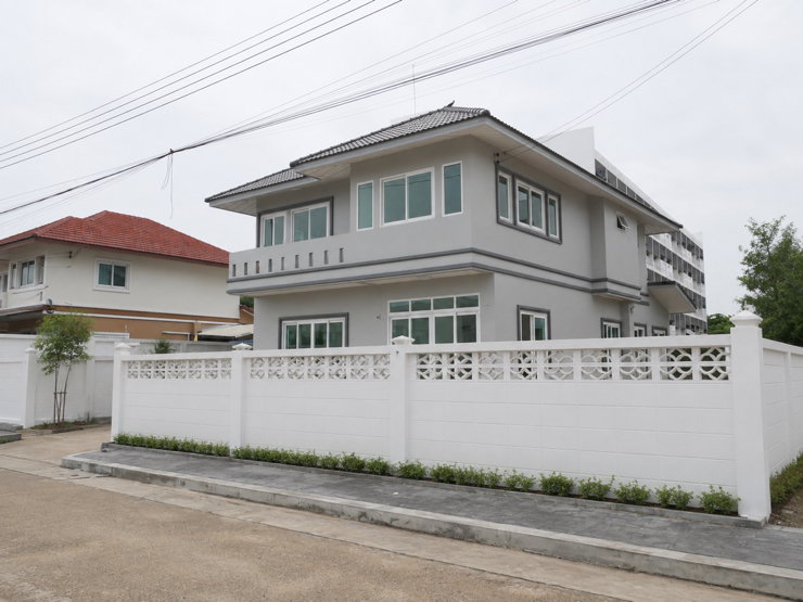 picture Exclusive 2-Storey Family Home for Sale | Baan Kasalong - 2/18