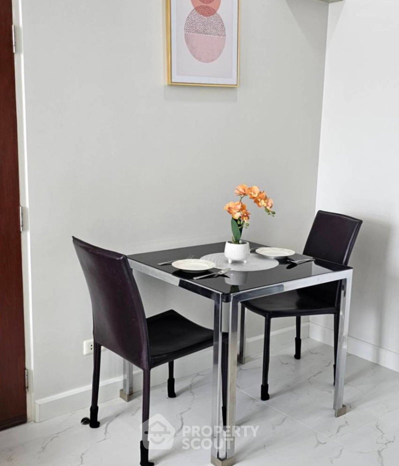 picture High-Floor 2-BR Condo 62 Sqm, The Complete Narathiwat (Chong Nonsi) (ID 1761360) - 6/7