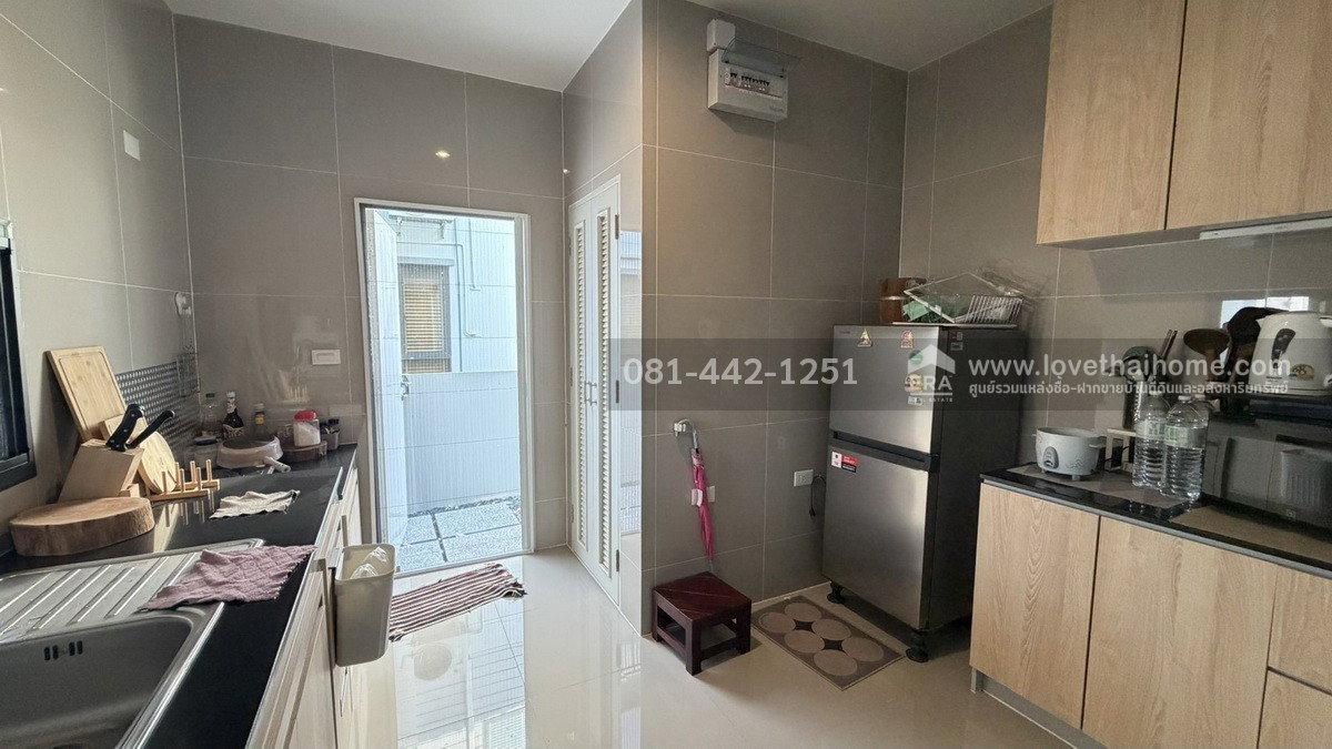 รูป ขายบ้านเดี่ยว2ชั้น หมู่บ้านสราญสิริ รามคำแหง ถนนเคหะร่มเกล้า บ้านมุม พื้นที่ 66.5 ตรว. ขาย 11 ล้าน บ้านพร้อมอยู่ ใกล้บิ๊กซี ฟู้ดเพลส เคหะร่มเกล้า - รูปที่ 4/12