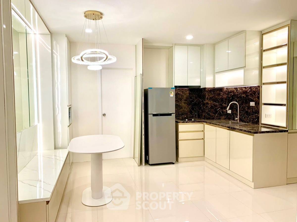 picture 2-BR Condo For Sale, The Winning Tower, ARL Ramkhamhaeng (ID 497198) - 2/45