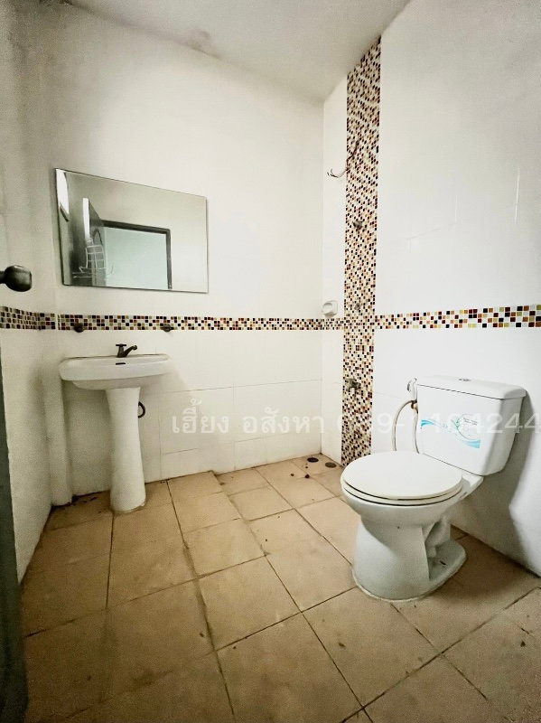 รูป พรหมศิริ เพชรเกษม77 บ้านทาวน์โฮม  2 ชั้น ม.พรหมศิริ เพชรเกษม 77 พื้นที่ใหญ่ 33.5 ตร.ว. เพียง 2,180,000 บาทเท่านั้น! 🔥 - รูปที่ 5/12