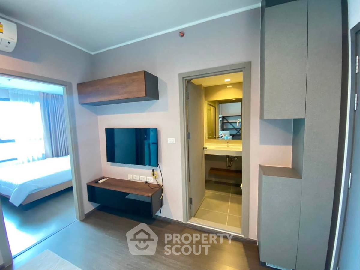 picture Well-Priced 1-BR 32 Sqm Ideo Sukhumvit 93, BTS Bang Chak (100m) (ID 2400637) - 2/8