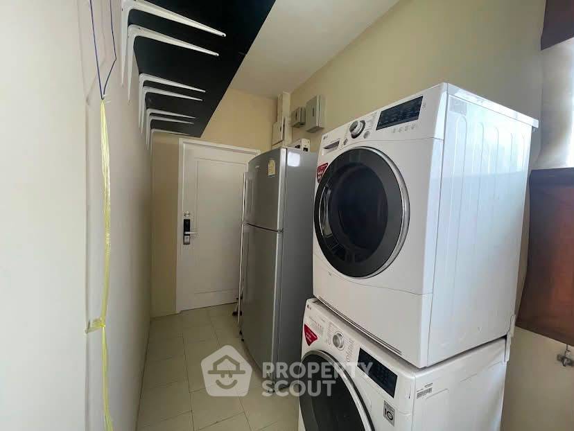 picture Well-Priced 3-BR 177 Sqm Condo At Royce Private Residences, MRT Sukhumvit (ID 3119095) - 9/23