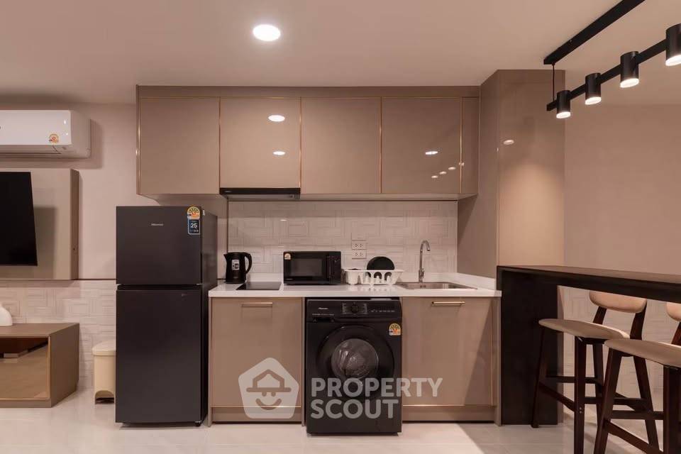 picture High-Floor 1-BR 68 Sqm At Nusa State Tower Condo, 400m BTS Saphan Taksin (ID 3123406) - 6/29