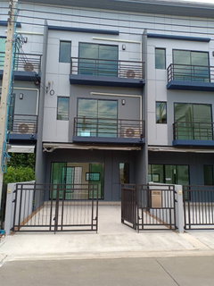 รูปภาพ P-55445 Best Deal in the Project Baan Klang Muang Rama 9-On Nut 3-Story Near Airport Link Ban Thap Chang Line: @easythaihome 085-592-2897