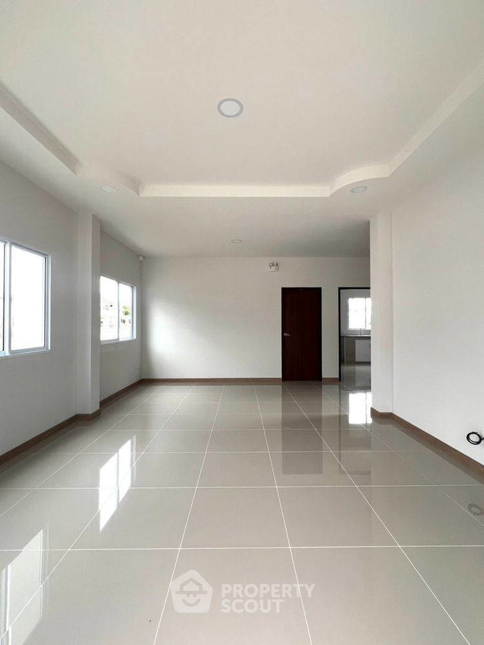picture 4-BR House For Sale, Pet-Friendly Suksomruethai Project Near Yang Noeng (ID 3119911) - 1/10