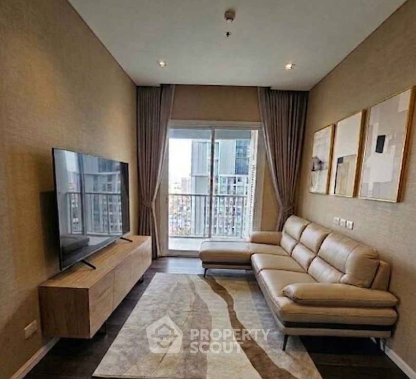 picture 2-BR Condo, 32nd Floor 57 Sqm At The Saint Residences 📍 MRT Phahon Yothin 100m (ID 3126385) - 1/7