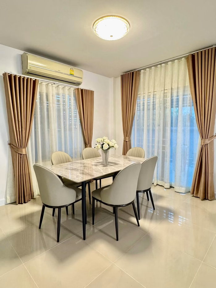 รูป 🏡 ให้เช่าบ้านเดี่ยว ร่มรื่น มีสวนขนาดเล็ก ในโครงการคุณภาพ สิ่งแวดล้อมดี ความปลอดภัยสูง ใกล้ห้างสรรพสินค้า, โรงเรียนนานาชาติ และอื่นๆอีกมากมาย - รูปที่ 6/17