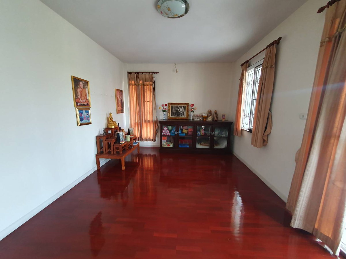 รูป ขายบ้าน หมู่บ้านอาภากร 2 5 ห้องนอน 4 ห้องน้ำ    71.1 ตรว..ถ.ดาวทอง ศาลายา พุทธมณฑล   คุ้มค่าคุ้มราคา                    - รูปที่ 5/23
